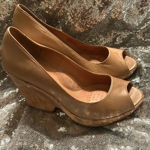 Women’s SOFFT nude peep-toe wedges, size 11